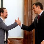 Pedro Sánchez imita a Pablo Iglesias